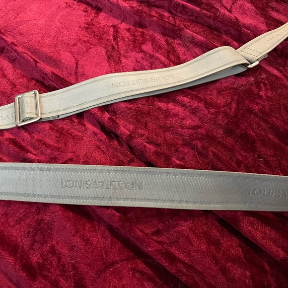 Authentic Louis Vuitton Tiaga Sasha shoulder bag grey glacier M83162 - Picture 5 of 7